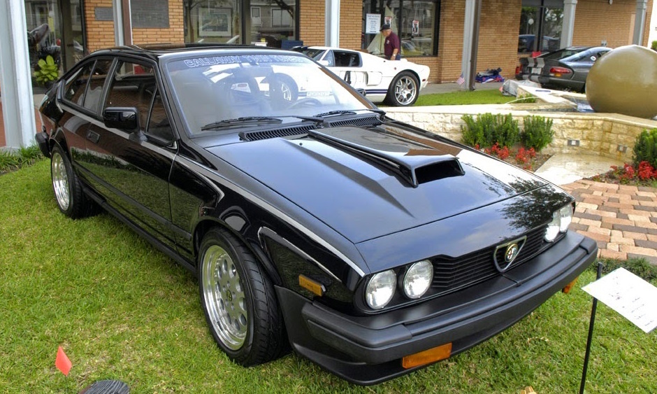 Двигатель V6 2,5 литра твин турбо; мощность 230л.с. (стандартная 165 л.с.)