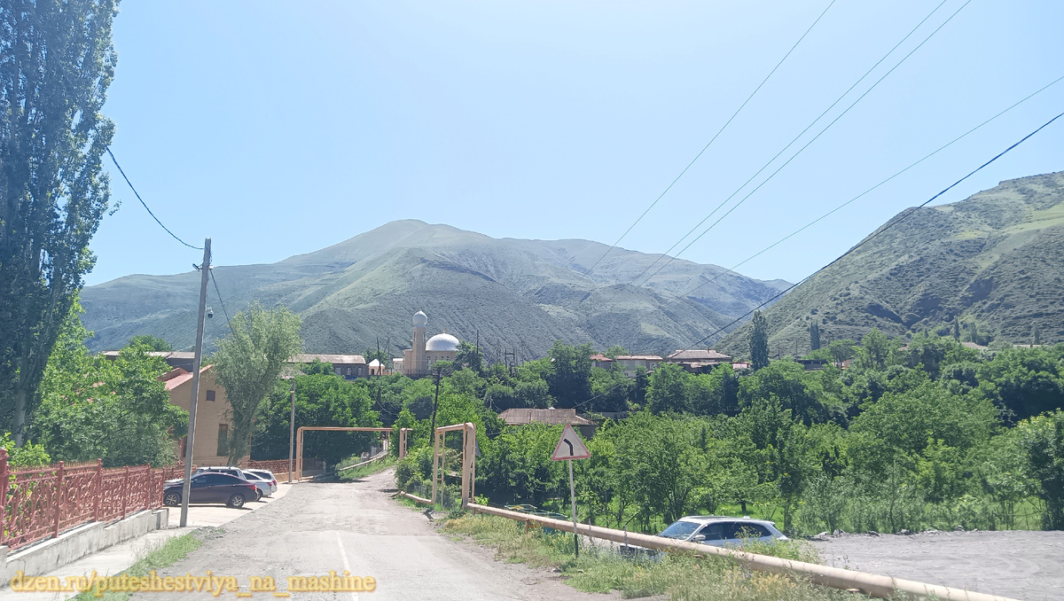 Село среди великолепных дагестанских гор