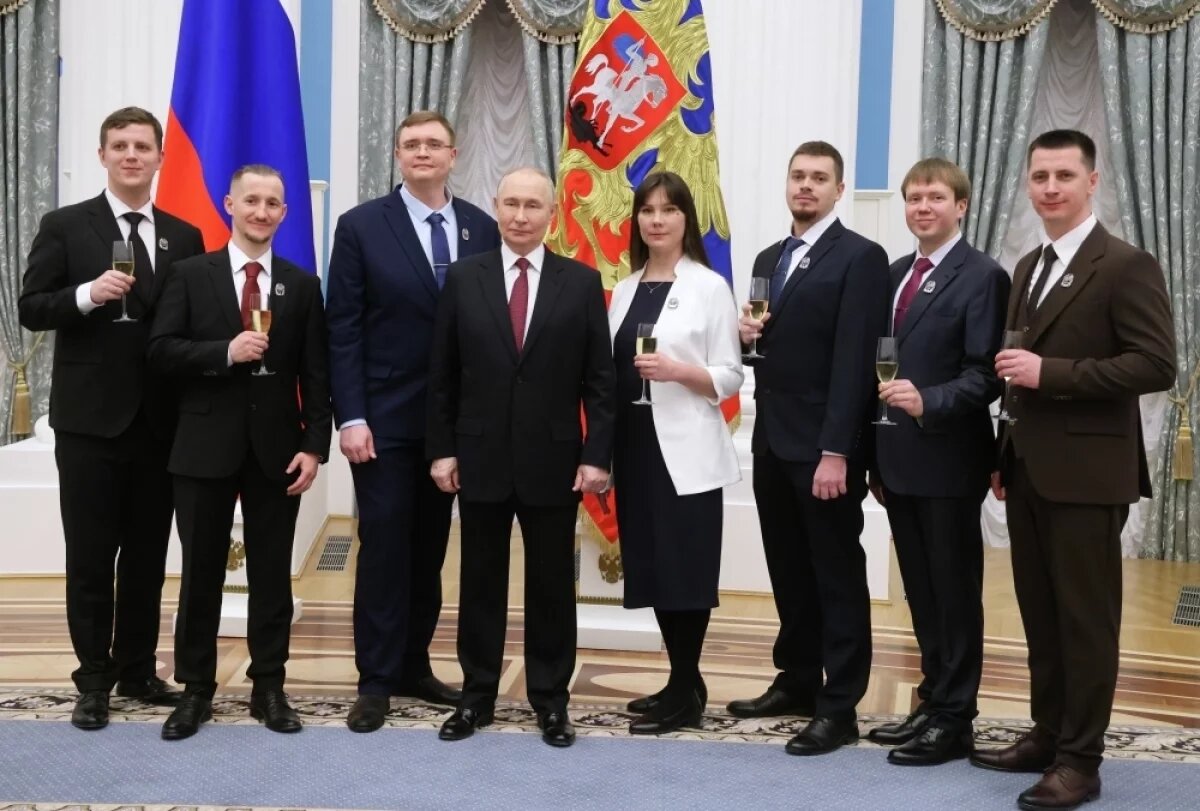    5 февраля 2026 г. Президент РФ Владимир Путин на церемонии вручения премий в области науки и инноваций молодым ученым по итогам 2025 года в Екатерининском зале Кремля.