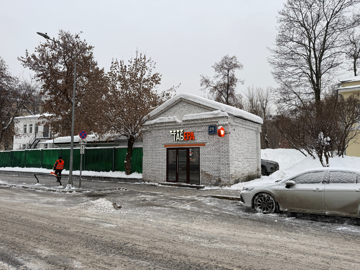 Вот такое необычное здание приспособили под кофейню