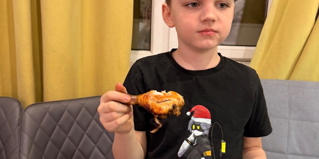 “Ремня не хватает” и другие сказки для взрослых: кто на самом деле ломает родителей.