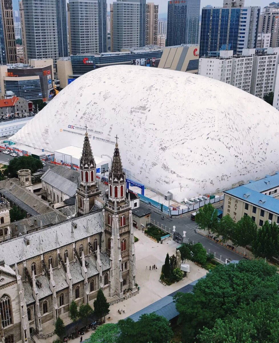 Размер купола - 20 000 м2