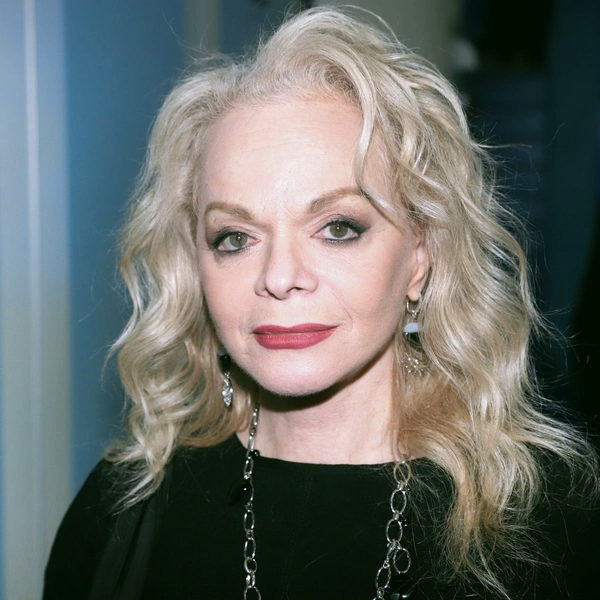 Из открытых источников в интернете. Лариса Долина.