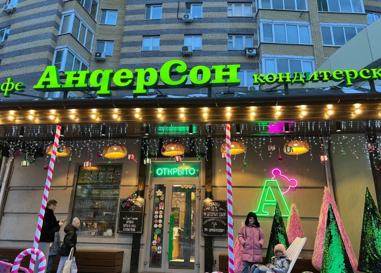 Декоративная подсветка для кафе привлекает почитателей, услуги праздничного светового оформления в Москве и Московской Области 