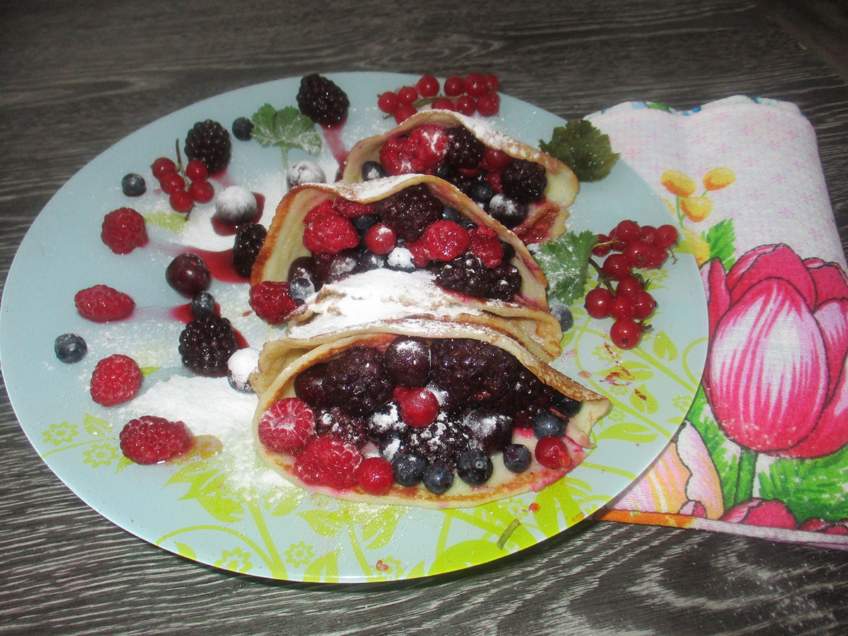    Блины с ягодами