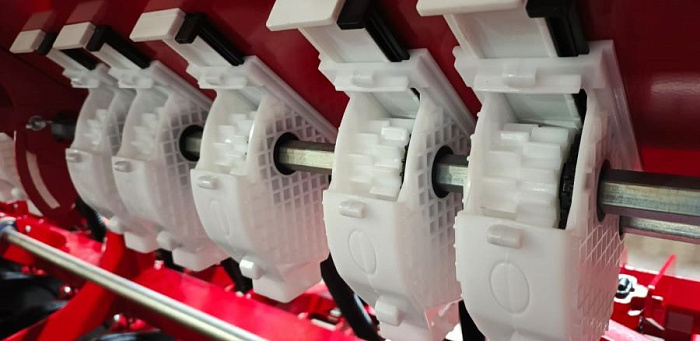    Полимерный высевающий аппарат из полимерных материалов с возможностью высева мелкосемянных культур. Источник фото: bsm.sura.ru.