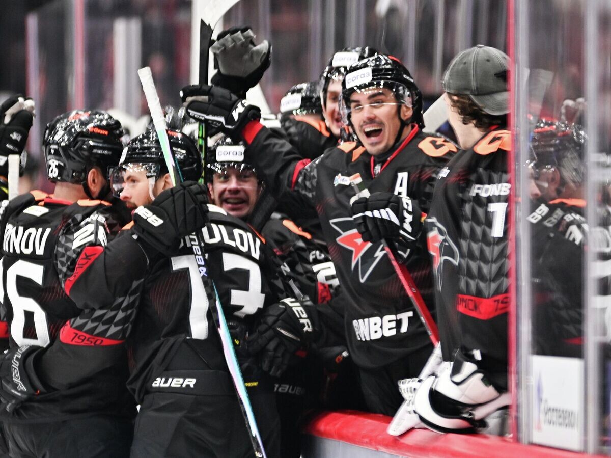    Хоккей. КХЛ. "Авангард" (Омск) - "Автомобилист" (Екатеринбург) | © РИА Новости / Алексей Мальгавко