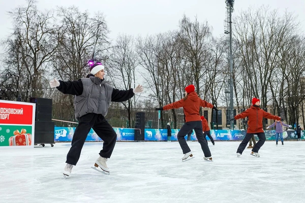    17 февраля пройдет День хореографии, скольжения и осанки, во время которого на всех площадках участникам мастер-классов будут показывать основные элементы фигурного катания.
