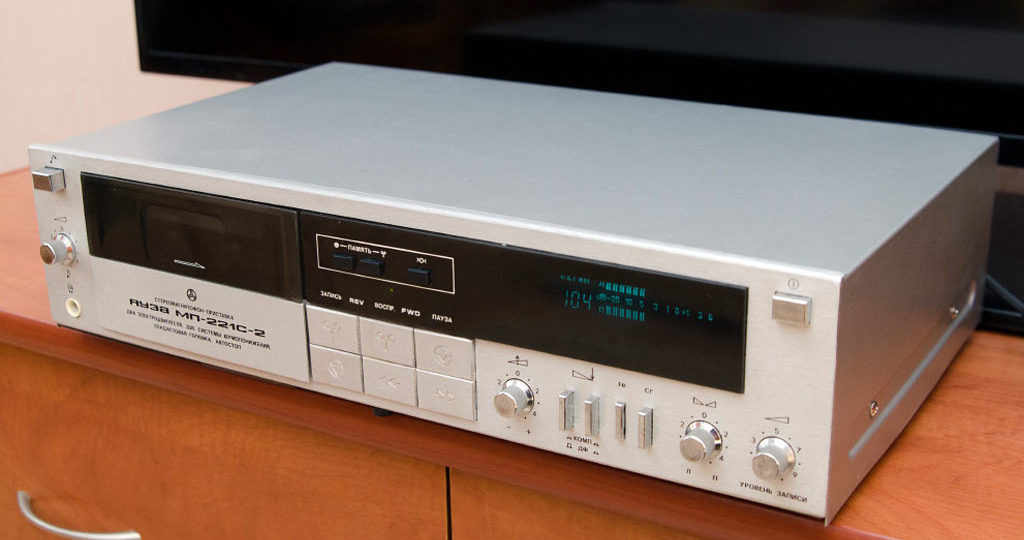 Стильный магнитофон-приставка «Яуза МП-221С» заката эпохи СССР