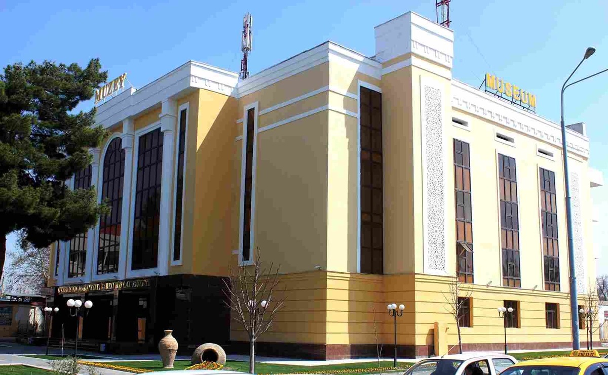    Здание Государственного музея истории культуры Узбекистана.