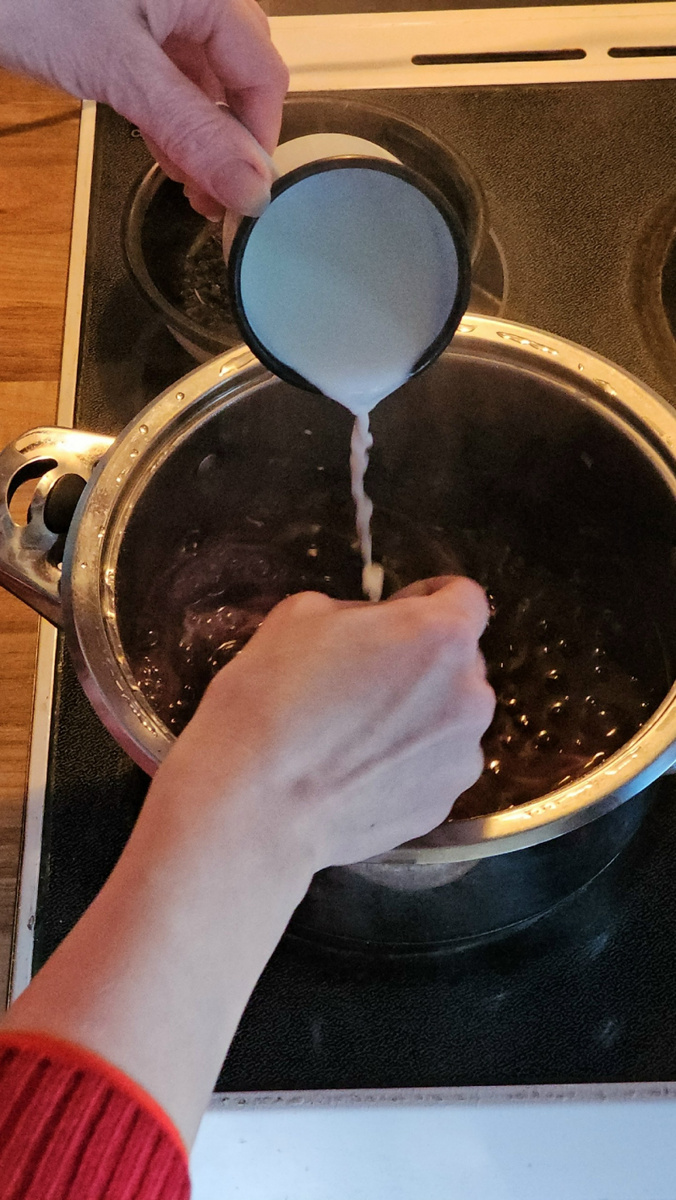    Авторские рецепты рыбника и кофе с солью записали в КарелииАнна Анхимова, Илья Тимин