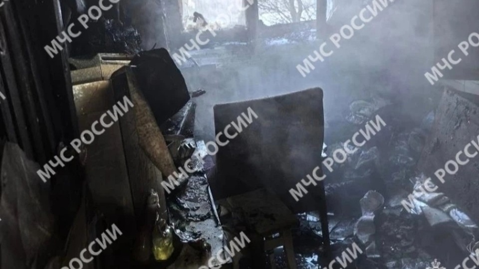 В Брянске на пожаре в квартире 62-летняя женщина получила ожоги