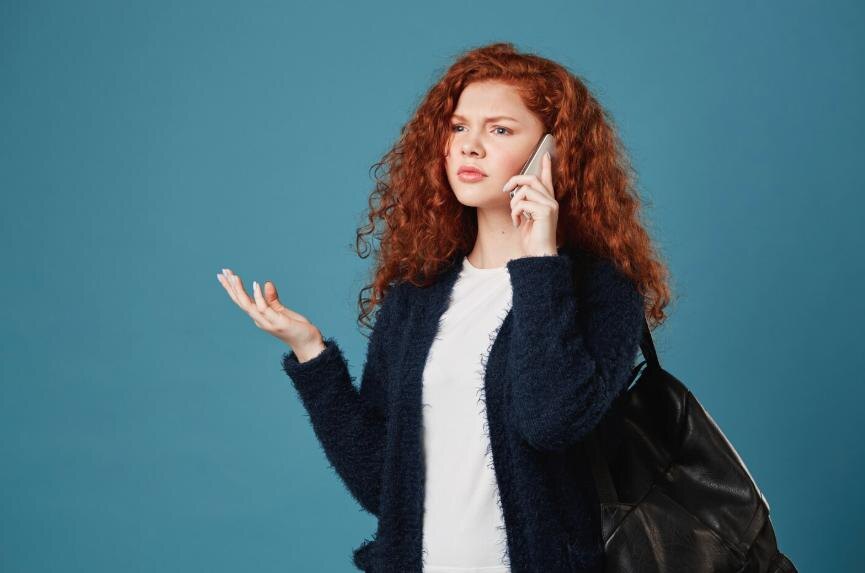 https://ru.freepik.com/free-photo/portrait-og-beautiful-teen-redhead-woman-with-wavy-hair-freckles-talking-phone-with-cynical-face-arguing-with-her-friend-about-exams_8811165.htm