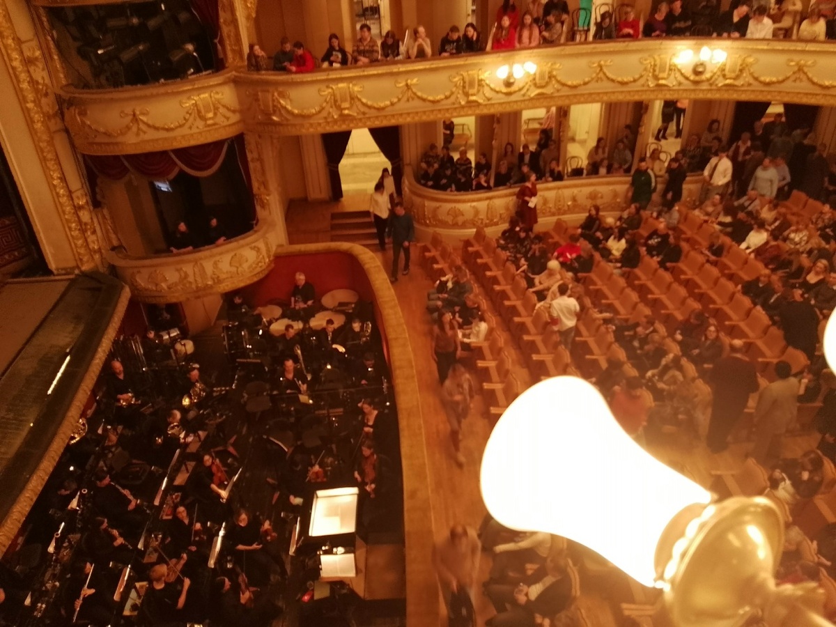 Перед спектаклем