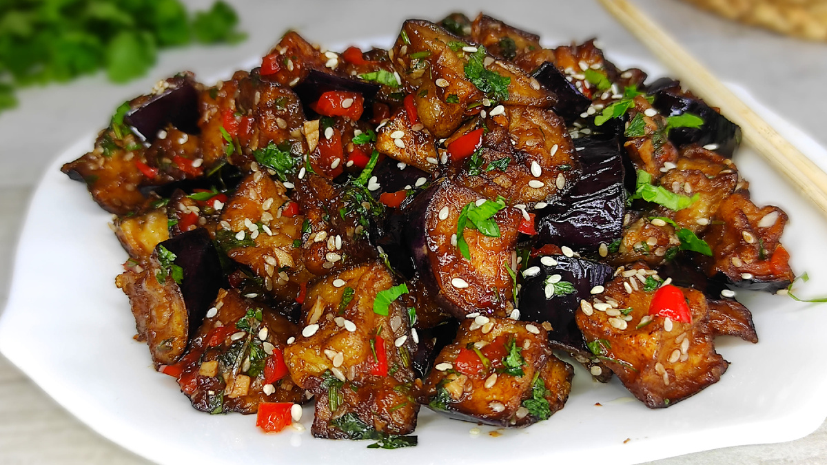 Хрустящие баклажаны в соевом соусе. Фото автора.