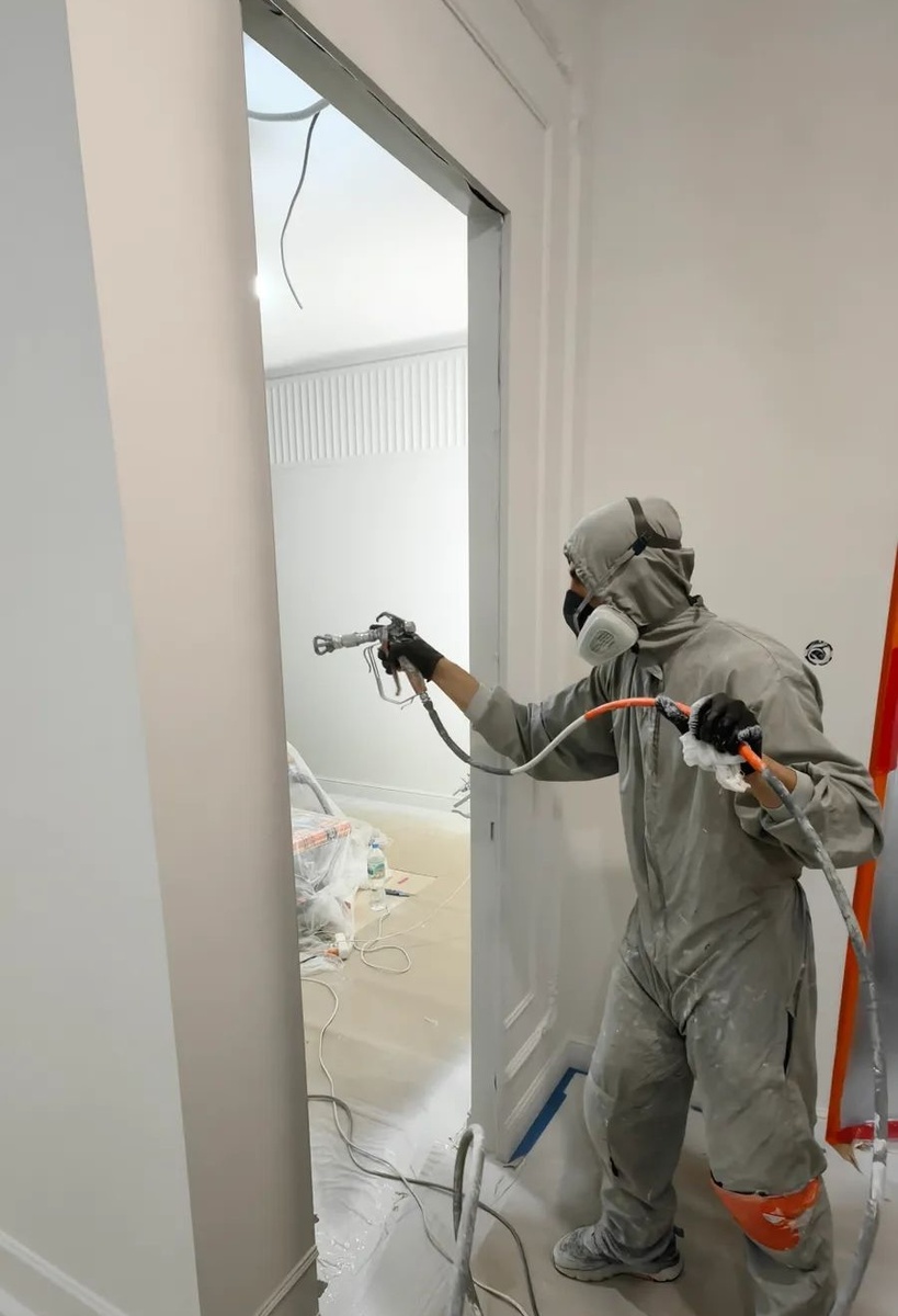 Качество покраски стен и потолка от эконом до элитного уровня.