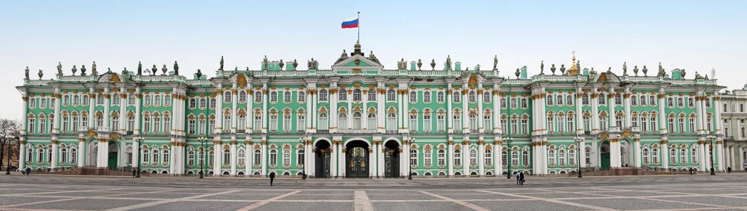 Источник: https://experience.tripster.ru/articles/zimnij-dvorec-proshloe-i-nastoyashee-carskoj-rezidencii/