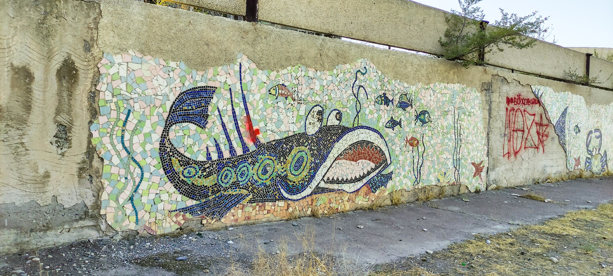 Я с детства помню эту мозаику на берегу озера, ей больше 30 лет!