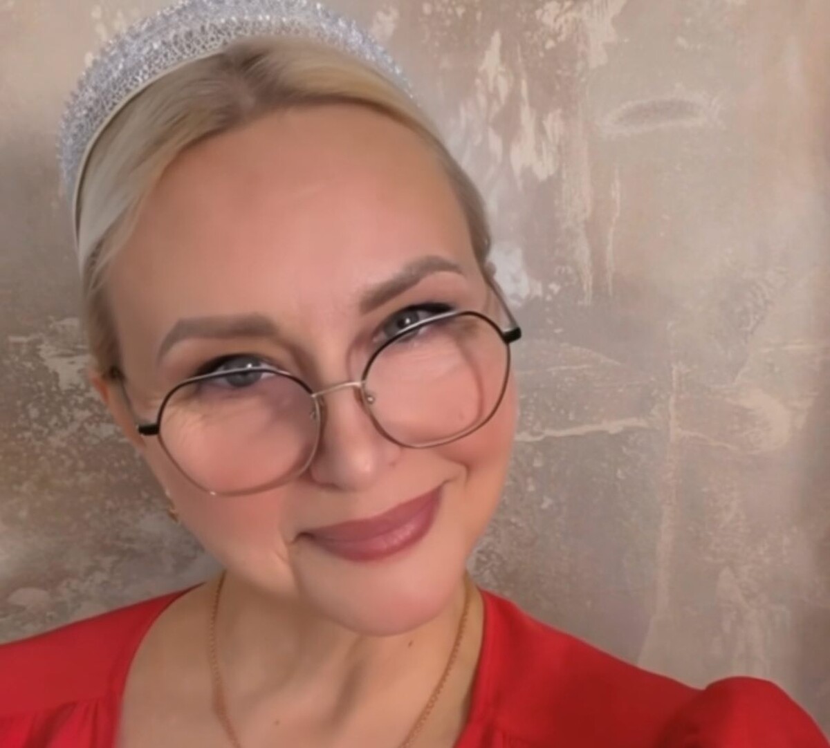 Знаете, я вообще-то не ругалась. Ну, вот совсем. Вплоть до того самого момента на работе, когда стало ясно: чтобы пробить стену непонимания или снять дикий стресс, одного интеллигентного "чем я могу вам помочь" и "всего доброго" .. прям сильно мало. 