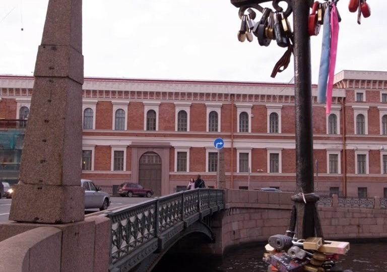 Поцелуев мост Петербурга: как одно мгновение изменяет судьбы влюблённых