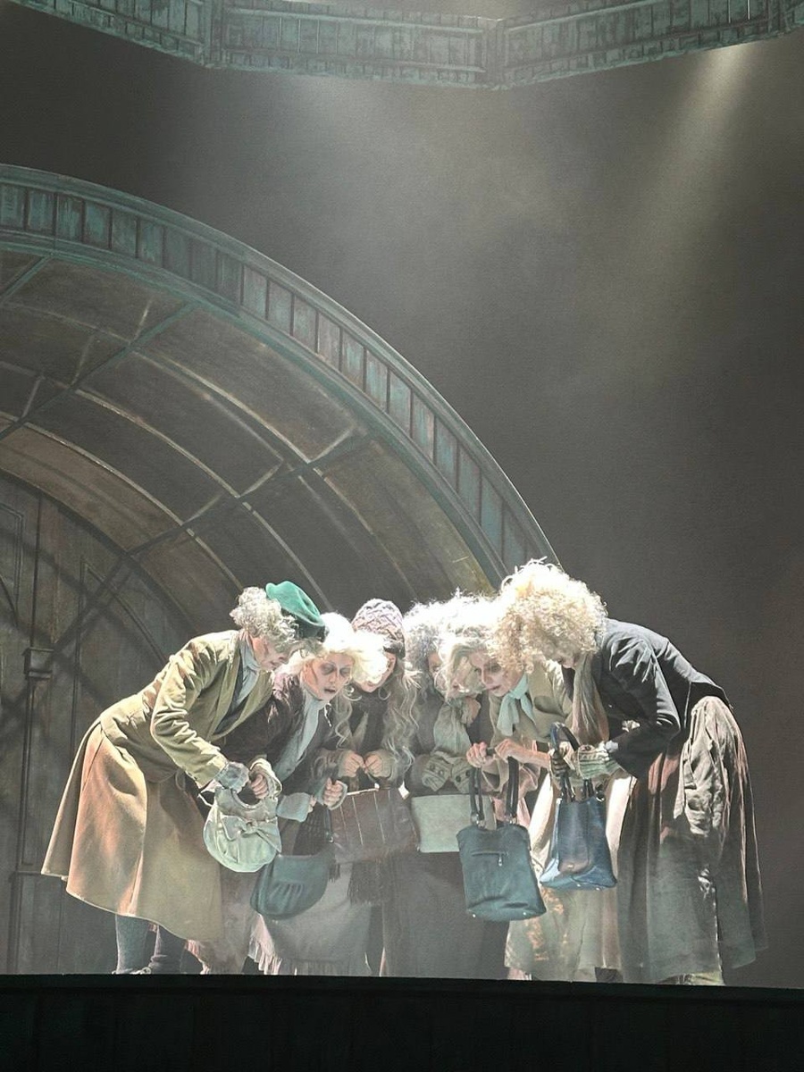 Сцена из спектакля «Опус 48. Островский». Театр на Таганке. Фото автора. 