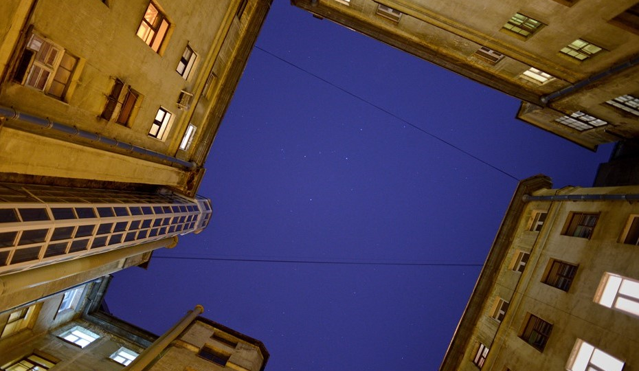 Дом с привидениями на Литейном: кто по ночам стучит по стенам?