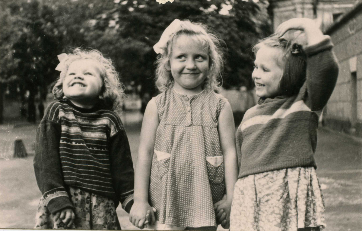 "Подружки". Харьков, 1959 год. Фото: В.Скворцов.