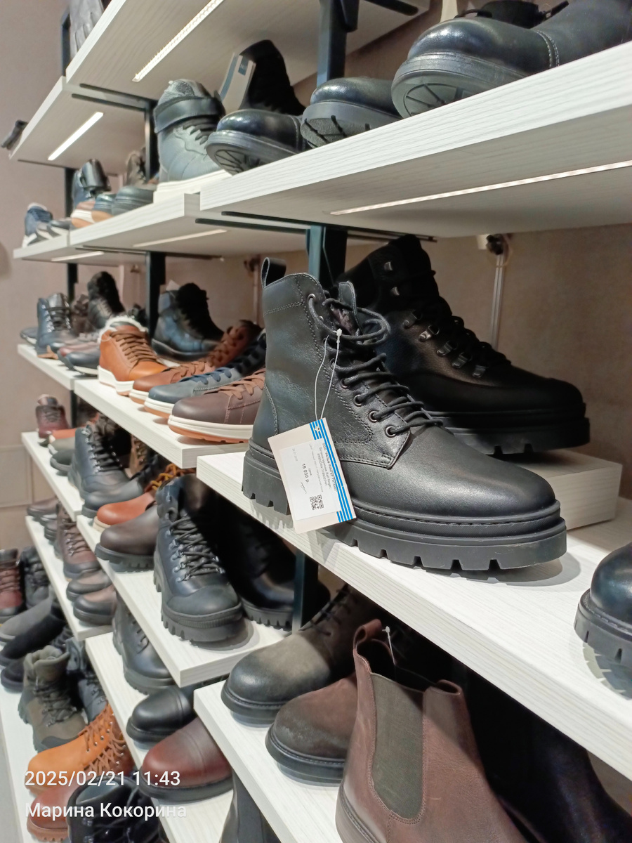 Также и мужу купили дорогущие ботинки Ralf Ringer - не может их носить, очень тяжелые для него и узковаты.