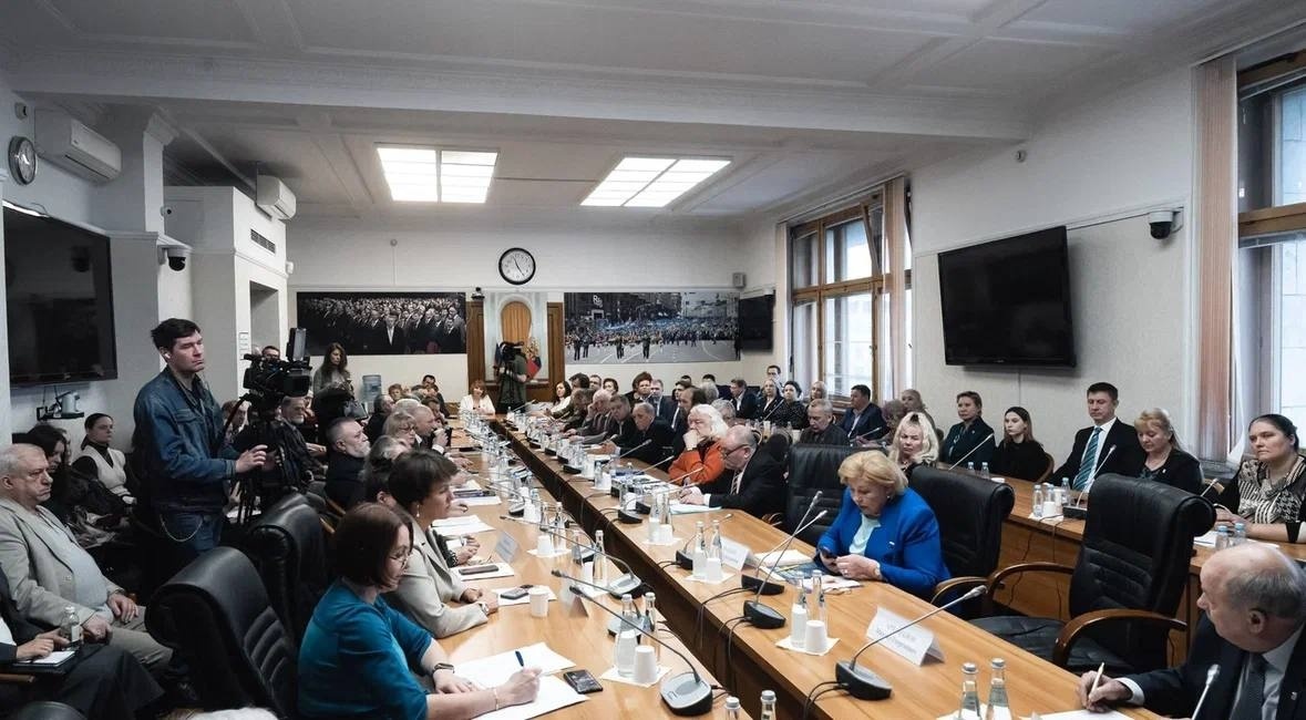 "Социальный статус и формы государственной поддержки российских писателей"