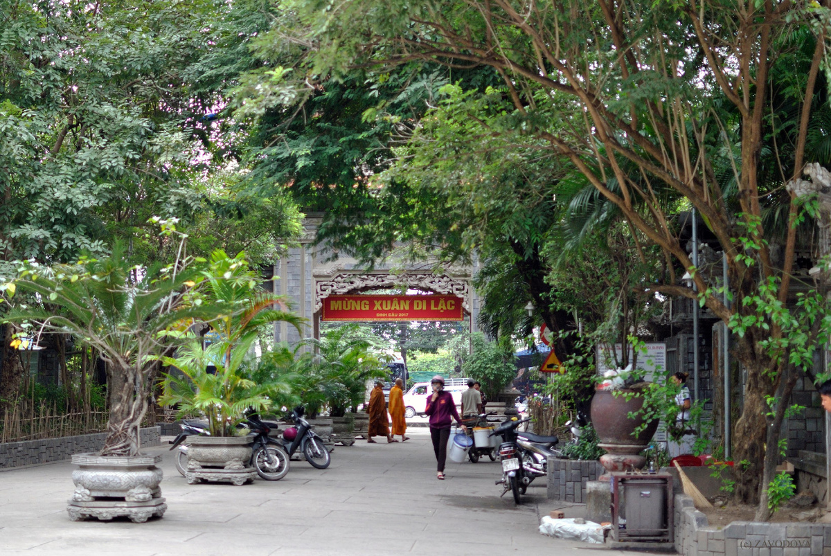 Вход в пагоду Лонгшон (фото автора)