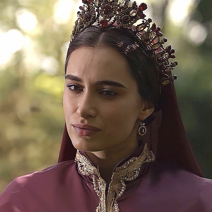 Валиде Турхан. 