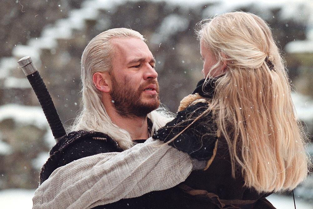 кадр из сериала "Ведьмак" 2002 года