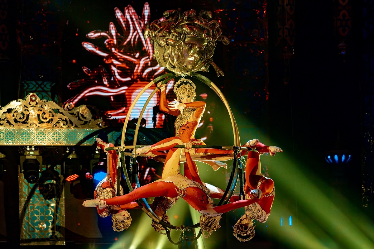    Для зрителей подготовили самые разнообразные цирковые жанры – от эквилибра и акробатики до дрессуры.