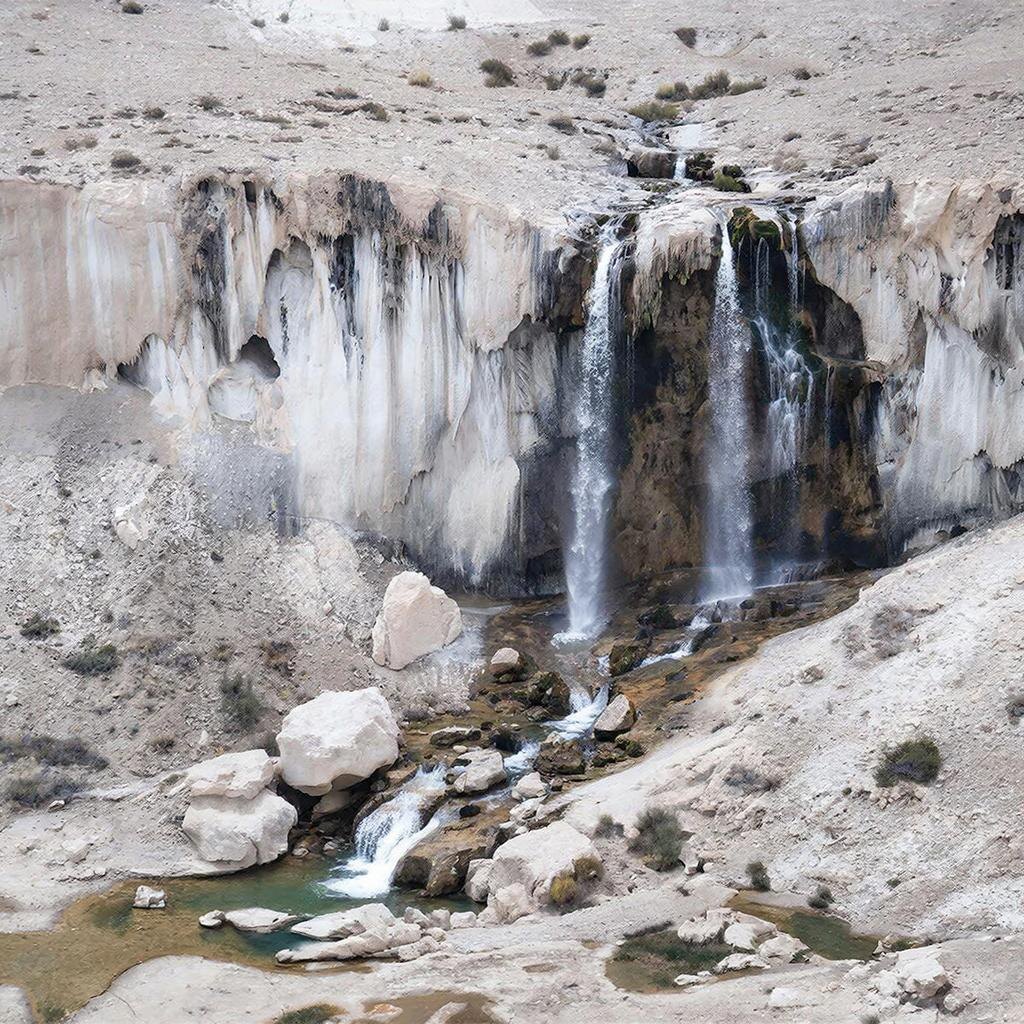 Хаммам-Мескутин: горячий «источник проклятых» в Алжире, где вода стекает с обрыва. Листай дальше >