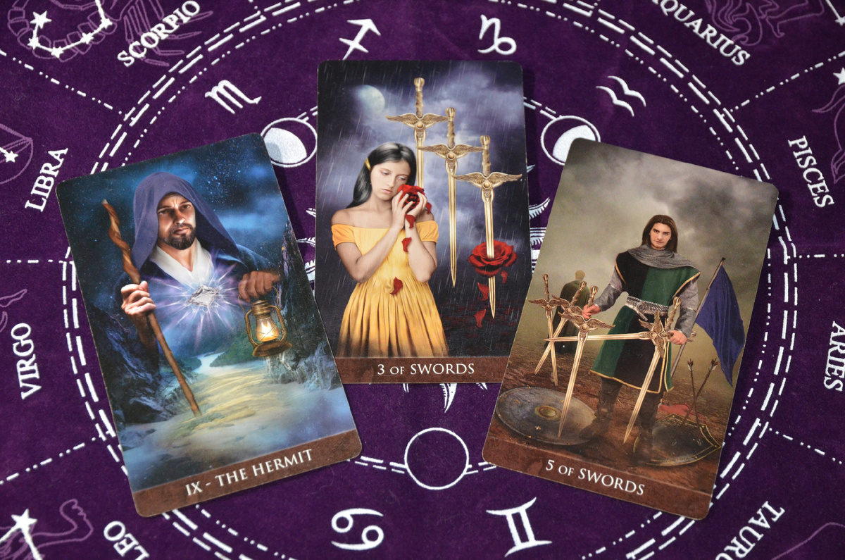 Магия и Таро простыми словами. Таро расклад:"Для чего судьба свела меня с загаданным мужчиной?"