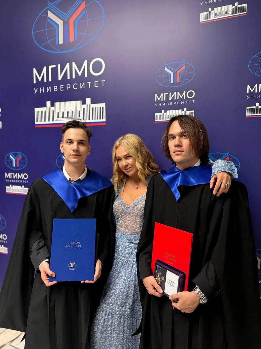 общий сын Николай ( слева) , Яна Рудковская и сын Батурина от предыдущего брака — Андрей (справа). Соцсети