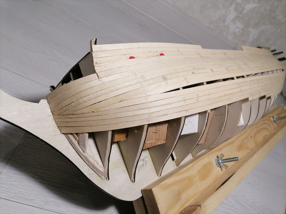 Левый борт.