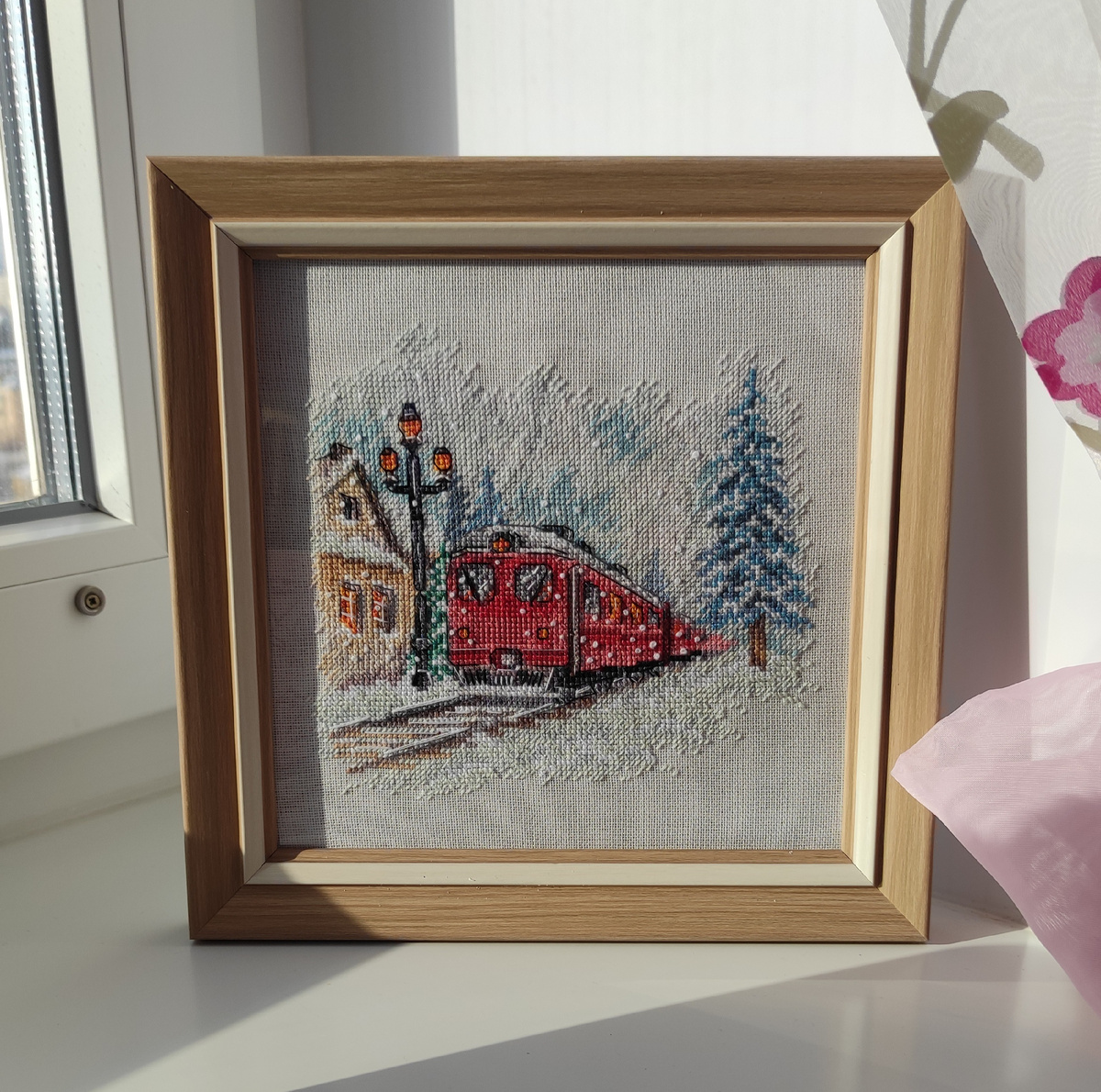 Поезд в лучах солнца