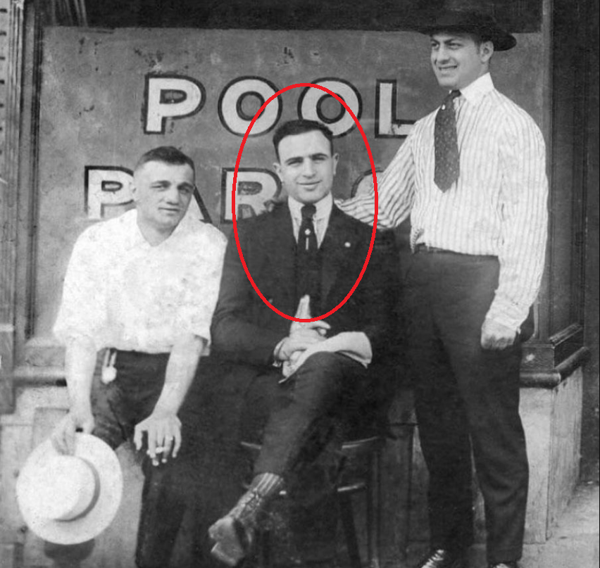 Реальное фото Аль Капоне в 1917 или 1918 году, когда ему было 18-19 лет