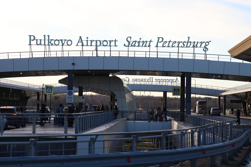    В Смольном не впервые обсуждают возможность продления метро до аэропорта. Вероника ОВСЯННИКОВА