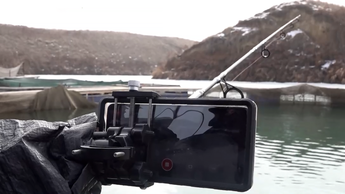    Теле-рыбалка: Новое цифровое увлечение 2032 года, ставшее спасением от стресса.