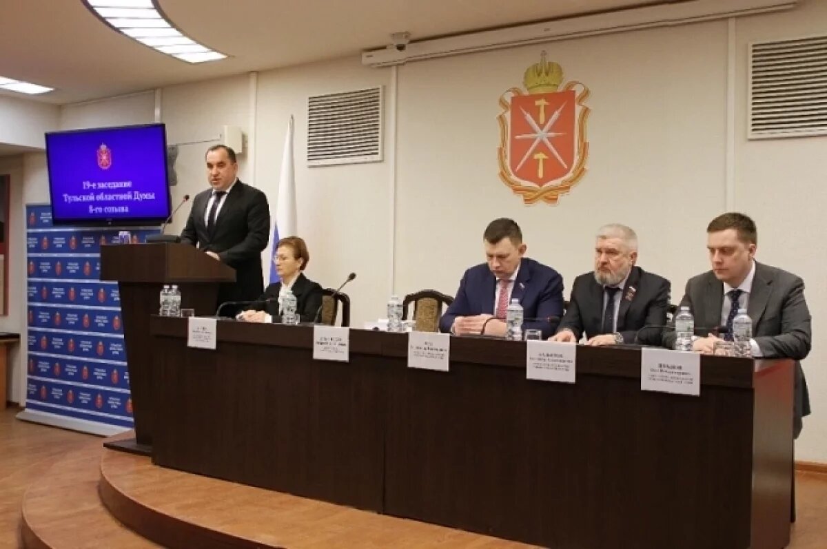    Сплачивая общество.