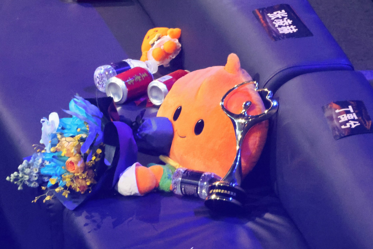 Дин Юйси получил награду «Самый популярный актёр года», Ночь Вейбо 2025