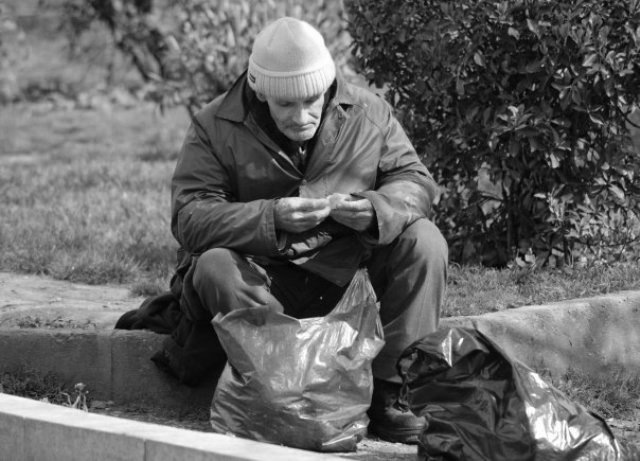 Он думал, что в России все бедные. Пока не сел с бабушкой Надей за один стол