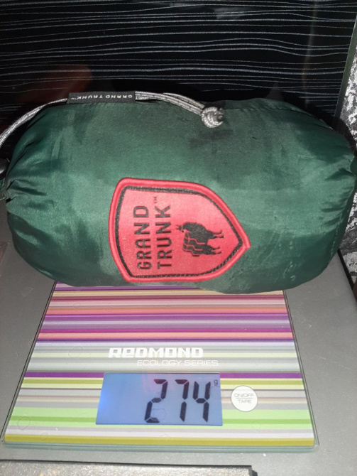 Поделюсь опытом облегчения гамака.
Дано:
Ультралегкий одноместный гамак Grand Trunk Ultralight .От известной Американской фирмы из Quick-Dry Нейлона

• вес 340 г,.
• в комплекте поставляется стальные S-крючки для удобного подвешивания)
• макс. нагрузка 130 кг;
• размеры: 300 см x 140 см;
Сделано:
Были удалены крючки и репшнур для их прикрепления к гамаку, общим весом 80г

И заменены на 2 софт шакла из дайнемы общим весом 10г, разрывная нагрузка не менее 1400 кг. Используется узел button knot.

Также были изготовлены 2 вупи слинга (Whoopie Sling) Вес: пары 47г.

Регулировочная длинна примерно 60-230 см (используется шнур 4м)
Материал: 12-прядный шнур диаметр 3 мм, разрывная нагрузка не менее 800 кг., UHMWPE волокно (Dyneema) 4,66 г/м
И добавлены 2 стропы для подвески к дереву 25х185мм, общим весом 84г.

Стропы брал не самые лёгкие, а какие под руку попали.
Итог:
Получилось, гамак с полным комплектом системы подвески, причём компактной, удобно регулируемой, с большой универсальностью и диапазоном настройки. Общий вес комплекта 399 г

Без строп 274г. Что меньше начального веса без регулируемых шнуров.

То есть прибавка в весе всего 60 г., но это полный вес системы. Вес комплекта для подвешивания 140 г.
Для сравнения, «родная» лёгкая система подвески, 2 облегчённых карабина (46г.) и строп с репшнуром (227 г.), весит 273г. С гамаком вес системы такого класса около 567 г.