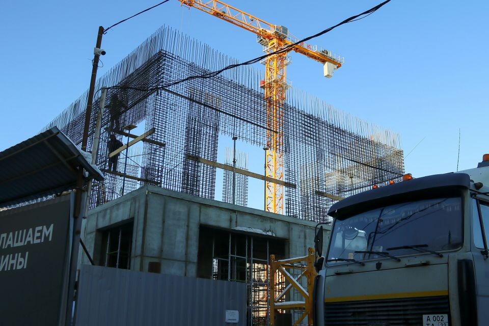    Строительная площадка здания нового ЦУМа на пр. Ленина, 55. Февраль 2026 года. Источник: Виталий Барабаш/"Толк"