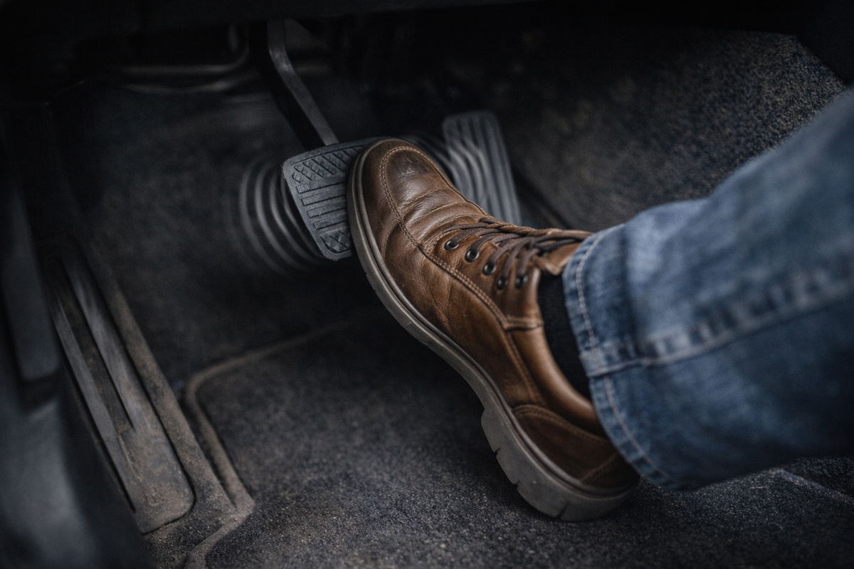 Педаль тормаза начинает бить