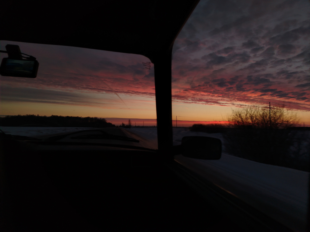 Едем вечером домой.