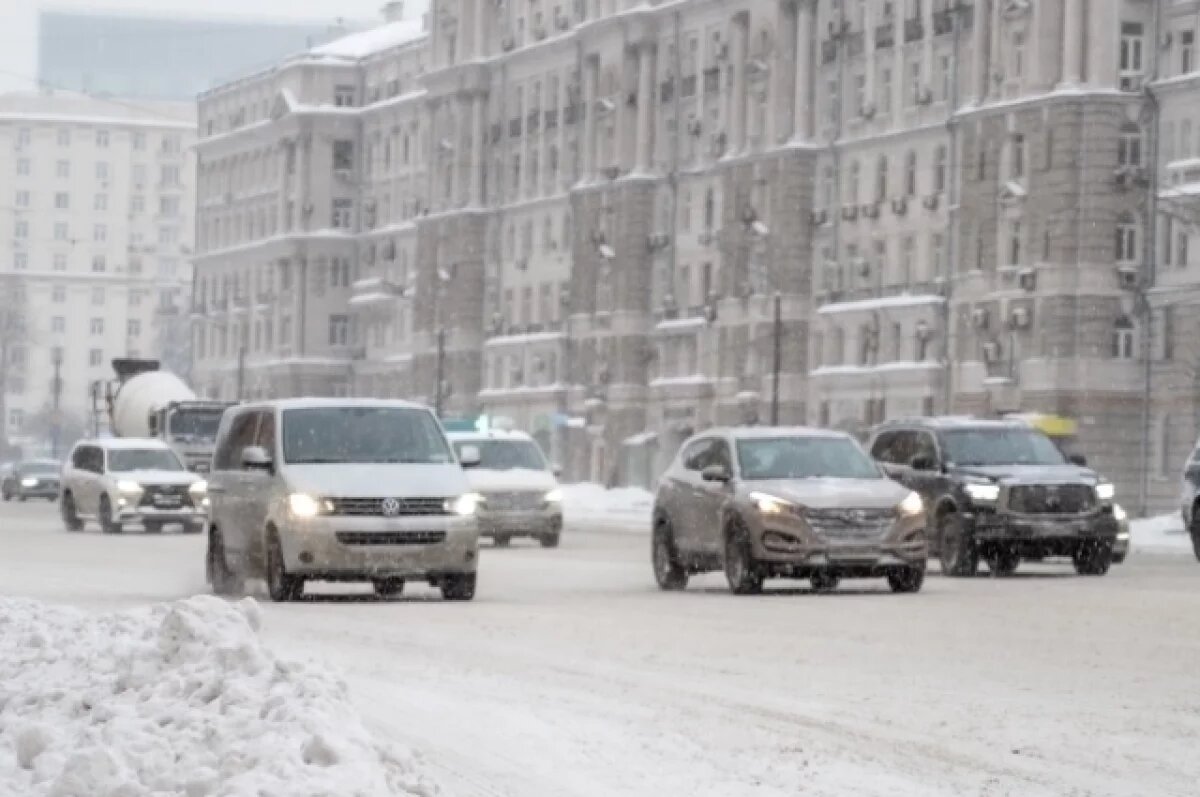    Омичей предупредили об опасности на дорогах из-за сильного снегопада