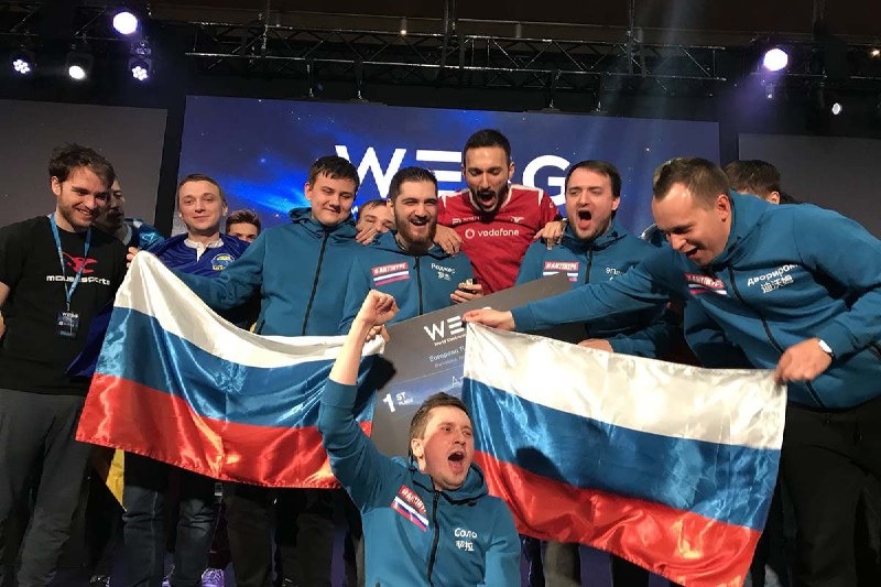 Во время хоккейного матча Чехия-США на ОИ-2026 на трибунах вывесили флаг России